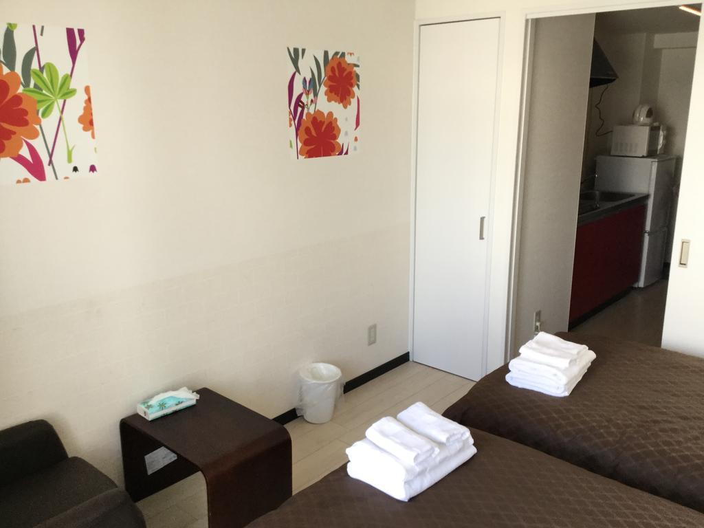 Mr.Kinjo In Kume Lejlighedshotel Naha Eksteriør billede